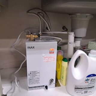 小牧市　温水器交換工事